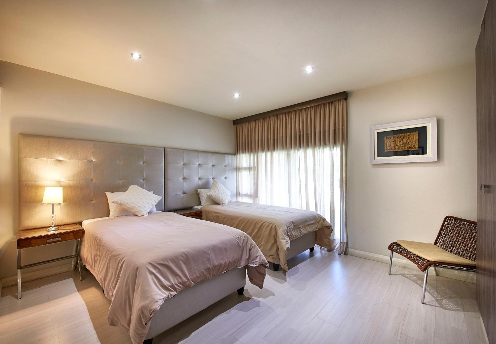 Dynasty Forest Sandown Serviced Apartments & Self Catering Hotel Johannesburg Oda fotoğraf